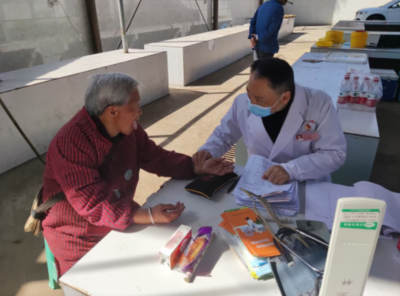 中山镇卫生院开展65岁以上老年人免费健康体检活动