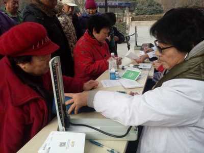 爱心义诊进社区 健康咨询暖人心——牌楼街道雅园社区开展健康服务活动